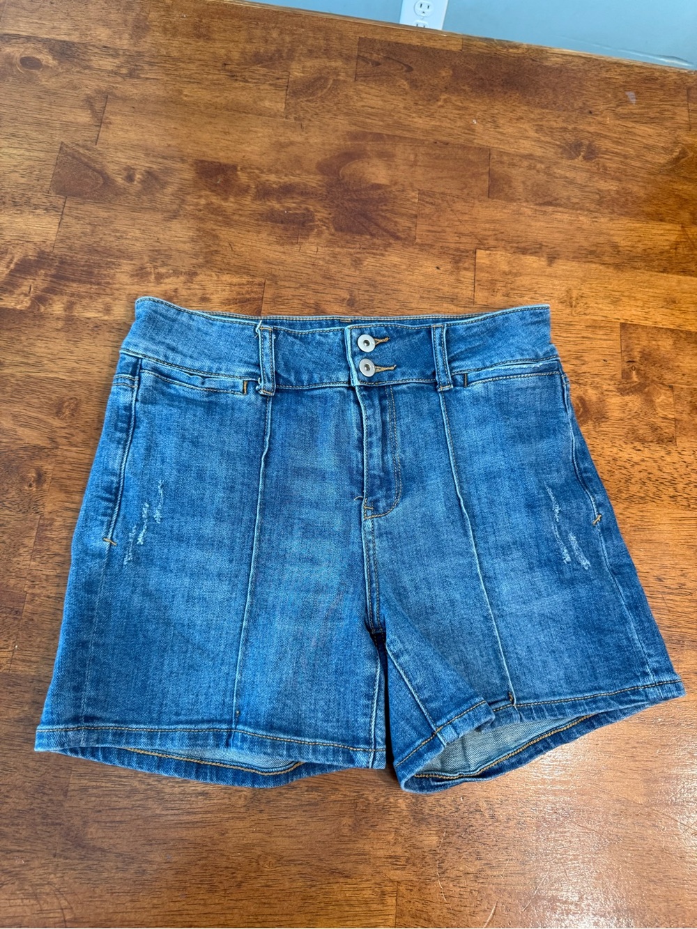 Anthropologie Pilcro Seam Front High Rise Denim Shorts Medium Wash Blue 28